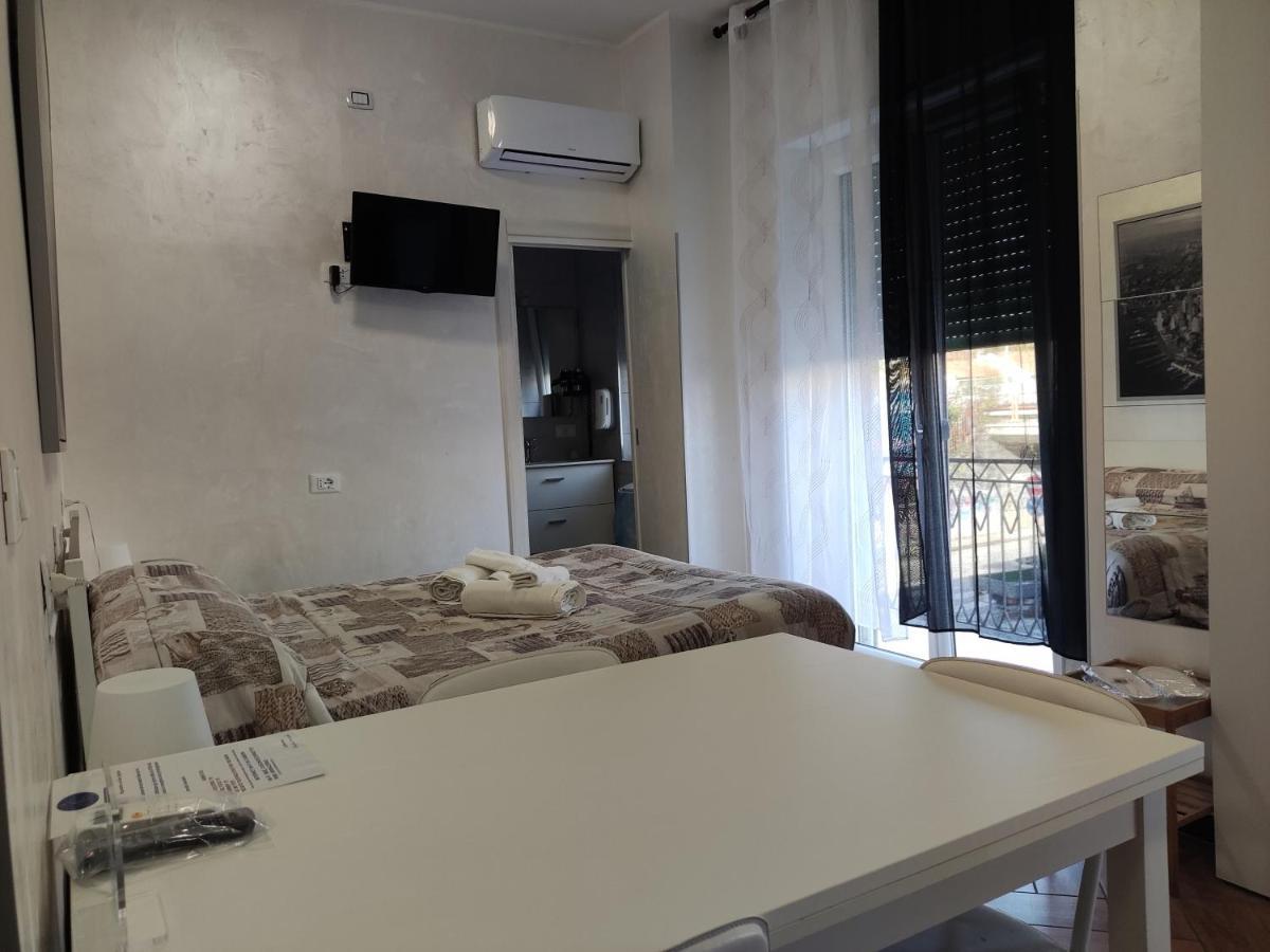 Cuscino E Cornetto Bed & Breakfast Salerno Luaran gambar